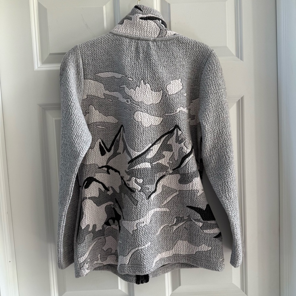 Gray and Red Artistic Ski Jacket with High Collar - Picture 4 of 10
